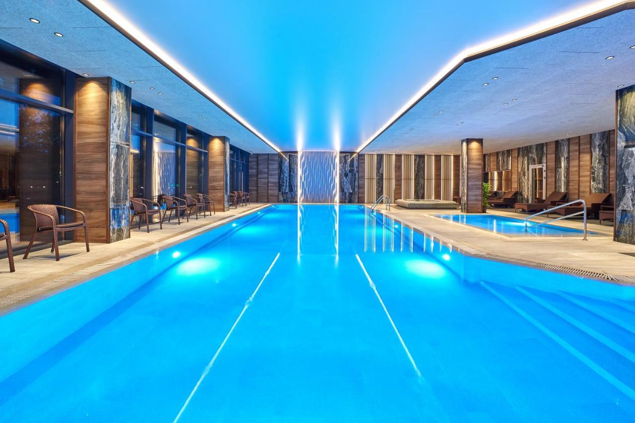 Premier Hotel Odesa Odessa Exterior foto The swimming pool at the hotel