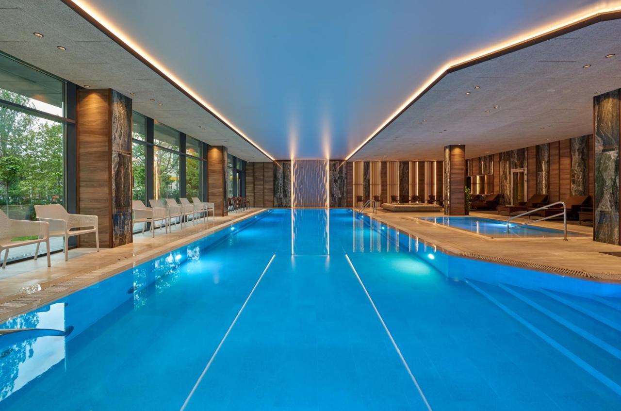 Premier Hotel Odesa Odessa Exterior foto The swimming pool at The Dorchester
