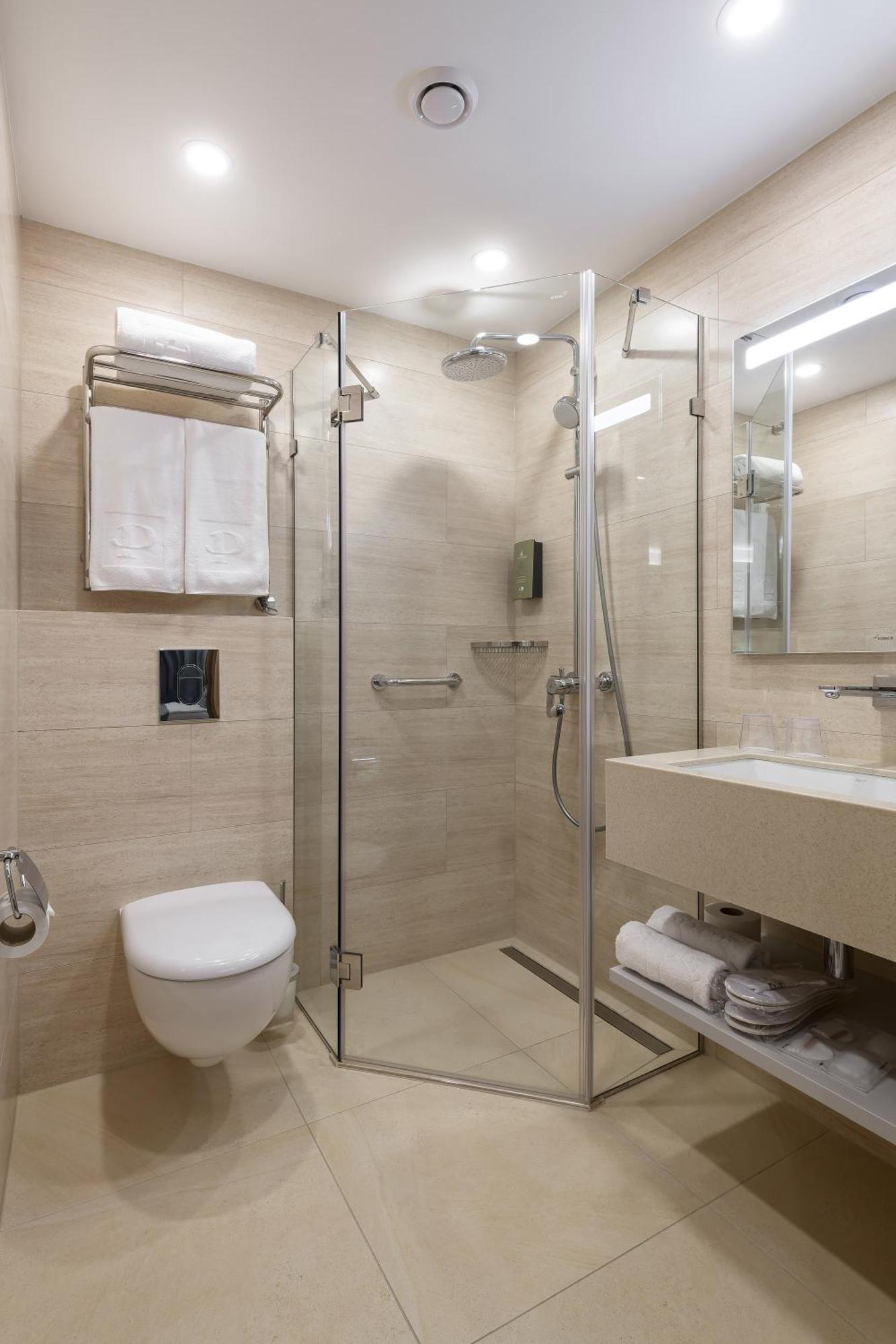 Premier Hotel Odesa Odessa Quarto foto A shower cubicle